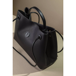 Κομψή και Διαχρονική Τσάντα Ώμου