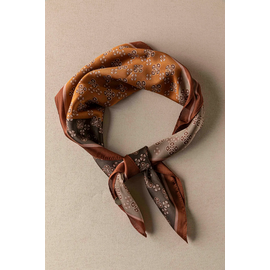 Πολυτελές, Τετράγωνο Μαντήλι