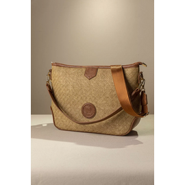 Η Τσάντα με το Απόλυτο Μέγεθος Ιδανικό για Όλες τις Γυναίκες