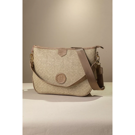 Η Τσάντα με το Απόλυτο Μέγεθος Ιδανικό για Όλες τις Γυναίκες