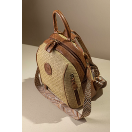 Μεσαίο Backpack με Πολλά Τσεπάκια και υφή Ψάθας