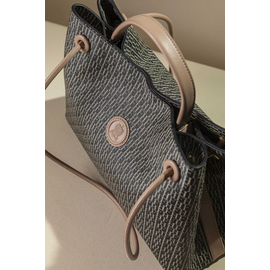 Κομψή και Διαχρονική Τσάντα Ώμου